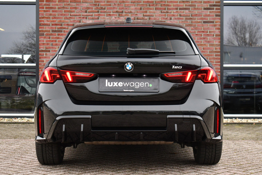 BMW 1-serie 120 M-Sport int+ext ACC DA-Plus Camera Shadowline 18inch