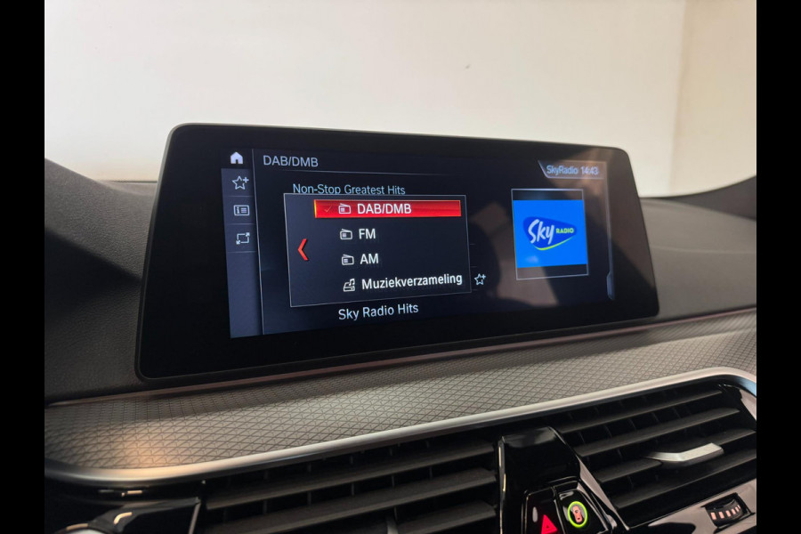 BMW 5 Serie Touring 530i M Sport / Adaptive / Leder / Camera