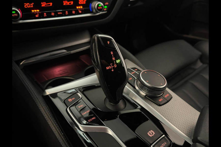 BMW 5 Serie Touring 530i M Sport / Adaptive / Leder / Camera