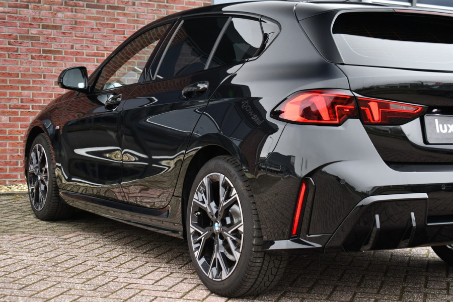 BMW 1-serie 120 M-Sport int+ext ACC DA-Plus Camera Shadowline 18inch