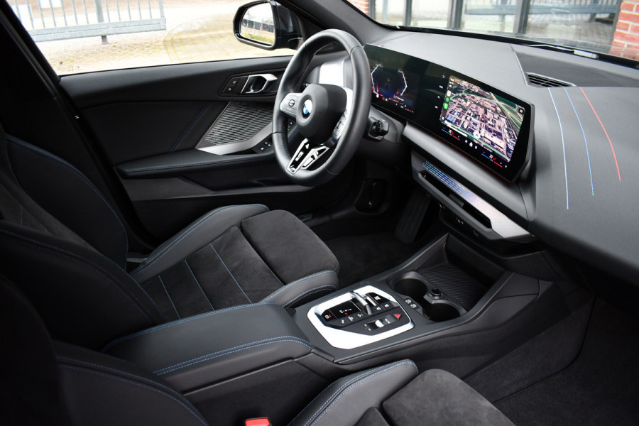 BMW 1-serie 120 M-Sport int+ext ACC DA-Plus Camera Shadowline 18inch