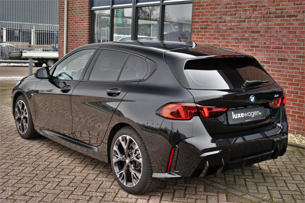 BMW 1-serie 120 M-Sport int+ext ACC DA-Plus Camera Shadowline 18inch
