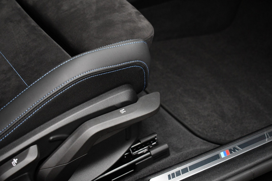 BMW 1-serie 120 M-Sport int+ext ACC DA-Plus Camera Shadowline 18inch