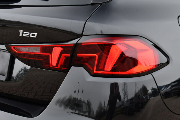 BMW 1-serie 120 M-Sport int+ext ACC DA-Plus Camera Shadowline 18inch