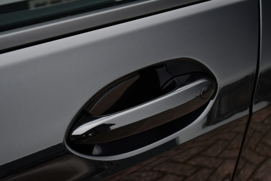 BMW 1-serie 120 M-Sport int+ext ACC DA-Plus Camera Shadowline 18inch