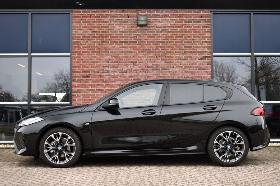 BMW 1-serie 120 M-Sport int+ext ACC DA-Plus Camera Shadowline 18inch