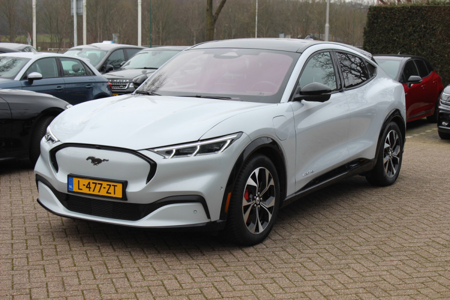 Ford Mustang Mach-E AWD 75 kWh / SOH 93,4% / Panoramadak / Camera / Leder / 19'' / B&O / Keyless / DAB / Dodehoek / ACC / Navigatie / Sfeerverlichting / Stoelverwarming