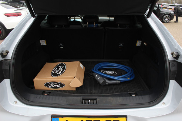 Ford Mustang Mach-E AWD 75 kWh / SOH 93,4% / Panoramadak / Camera / Leder / 19'' / B&O / Keyless / DAB / Dodehoek / ACC / Navigatie / Sfeerverlichting / Stoelverwarming