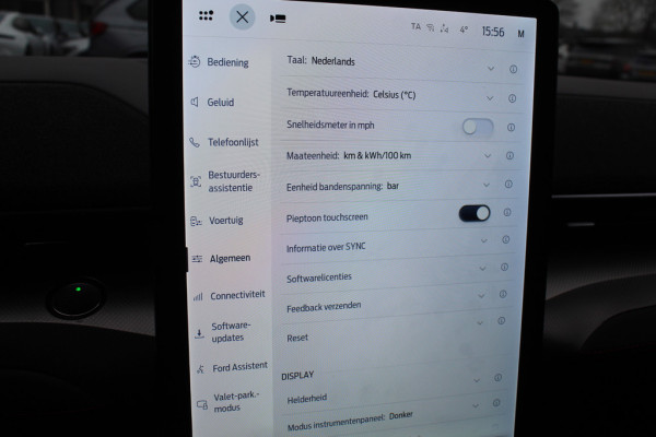 Ford Mustang Mach-E AWD 75 kWh / SOH 93,4% / Panoramadak / Camera / Leder / 19'' / B&O / Keyless / DAB / Dodehoek / ACC / Navigatie / Sfeerverlichting / Stoelverwarming