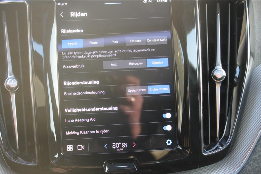 Volvo XC60 T6 Plug-in hybrid 350PK AWD Plus Dark Lederen bekleding / Cruise Control / Panoramisch schuif-kanteldak / Google infotainment incl navigatie / Elektrisch bedienbare voorstoelen met geheugen