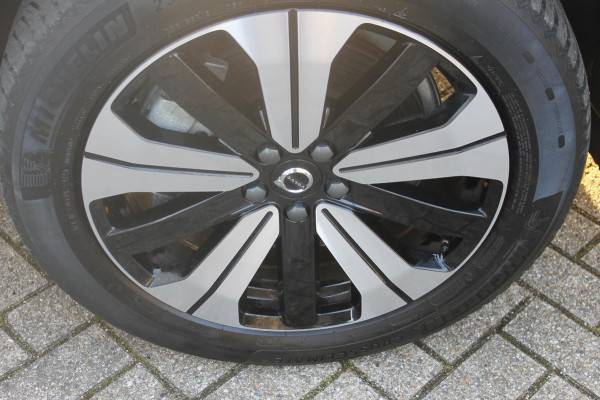 Volvo XC60 T6 Plug-in hybrid 350PK AWD Plus Dark Lederen bekleding / Cruise Control / Panoramisch schuif-kanteldak / Google infotainment incl navigatie / Elektrisch bedienbare voorstoelen met geheugen
