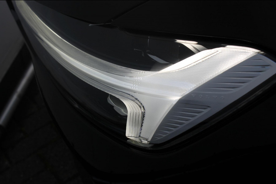 Volvo XC60 T6 Plug-in hybrid 350PK AWD Plus Dark Lederen bekleding / Cruise Control / Panoramisch schuif-kanteldak / Google infotainment incl navigatie / Elektrisch bedienbare voorstoelen met geheugen