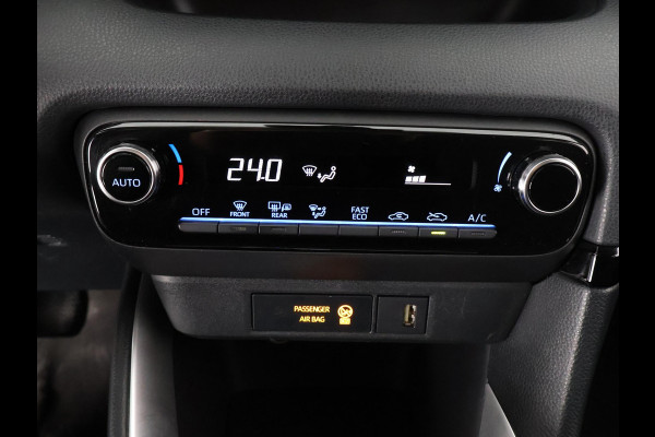 Toyota Yaris 1.5 HYBRID NAVIGATIE AUTOMAAT 1e EIG GARANTIE 2033 . CAMERA . APPLE CARPLAY & ANDROID AUTO