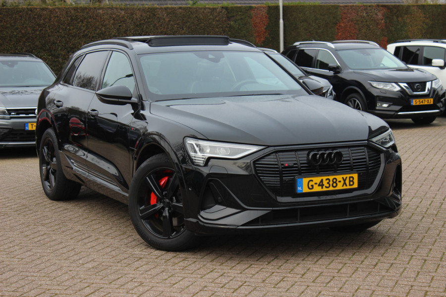 Audi e-tron e-tron 50 quattro Launch edition Black 71 kWh S-line / SoH 92.1% / Trekhaak / Panoramadak / 20'' / Luchtvering / ACC / Navigatie / Stoelverwarming