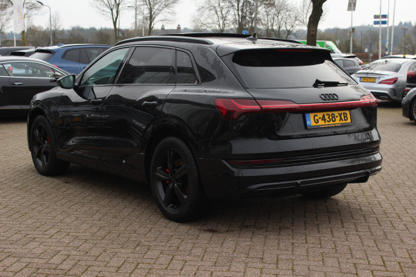 Audi e-tron e-tron 50 quattro Launch edition Black 71 kWh S-line / SoH 92.1% / Trekhaak / Panoramadak / 20'' / Luchtvering / ACC / Navigatie / Stoelverwarming