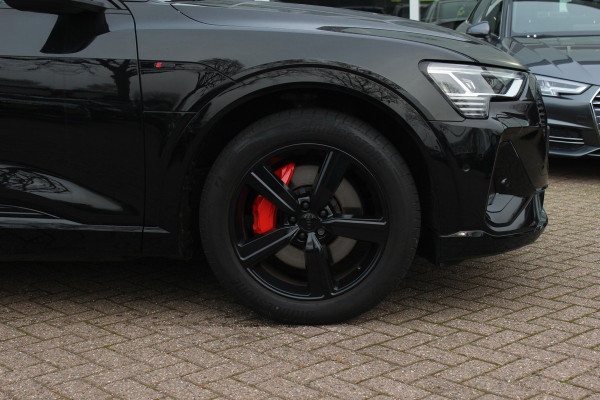 Audi e-tron e-tron 50 quattro Launch edition Black 71 kWh S-line / SoH 92.1% / Trekhaak / Panoramadak / 20'' / Luchtvering / ACC / Navigatie / Stoelverwarming