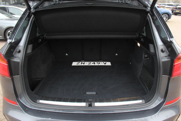 BMW X1 sDrive18i Executive Ed. M Sport / Trekhaak / Camera / Head-up / Alcantara / Navigatie / Sportstoelen / Getint glas / Cruise Control