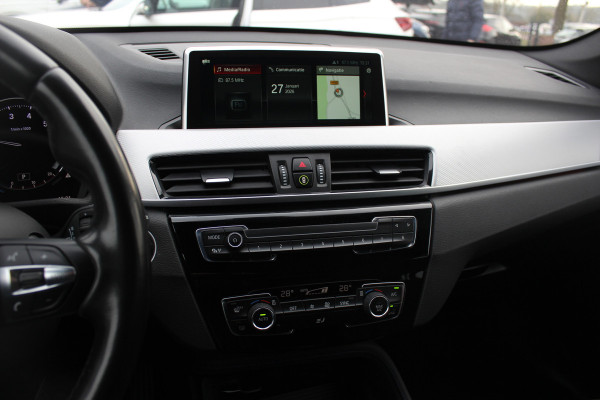 BMW X1 sDrive18i Executive Ed. M Sport / Trekhaak / Camera / Head-up / Alcantara / Navigatie / Sportstoelen / Getint glas / Cruise Control