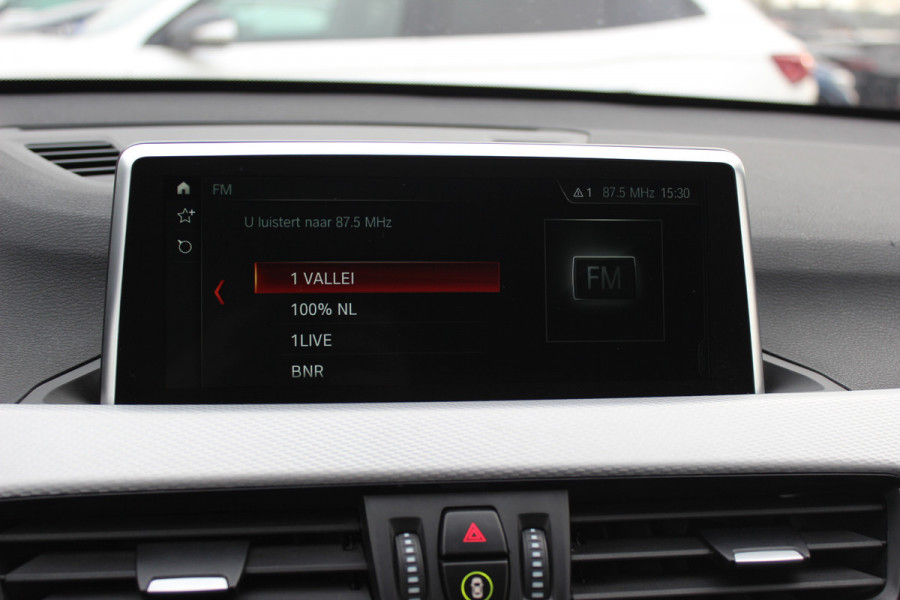 BMW X1 sDrive18i Executive Ed. M Sport / Trekhaak / Camera / Head-up / Alcantara / Navigatie / Sportstoelen / Getint glas / Cruise Control