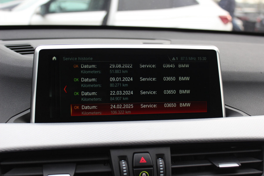 BMW X1 sDrive18i Executive Ed. M Sport / Trekhaak / Camera / Head-up / Alcantara / Navigatie / Sportstoelen / Getint glas / Cruise Control