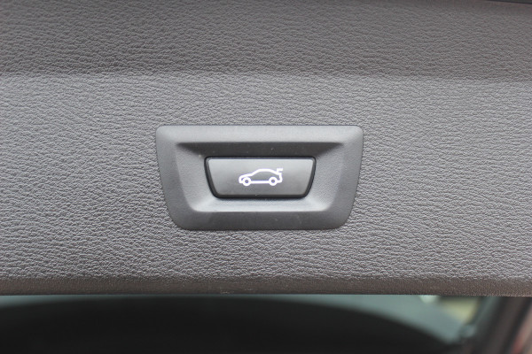 BMW X1 sDrive18i Executive Ed. M Sport / Trekhaak / Camera / Head-up / Alcantara / Navigatie / Sportstoelen / Getint glas / Cruise Control