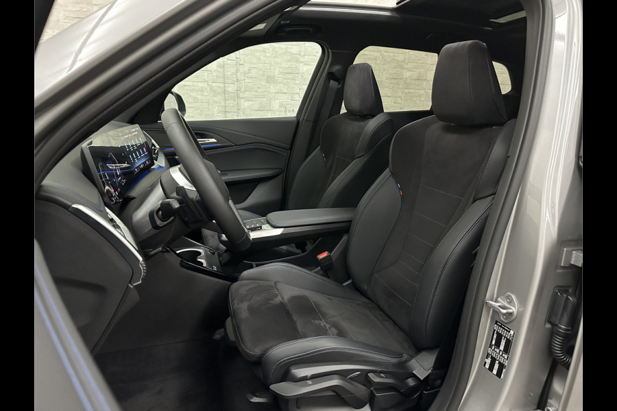 BMW X1 18i M-Sport Performance-Pack | Panorama | Sportstoelen | Carbon | Keyless-Entry | Sfeerverlichting | Achteruitrij-Camera | Carplay | Full-LED | Black-Optic | Getint Glas | Stoelverwarming | Draadloos Laden |