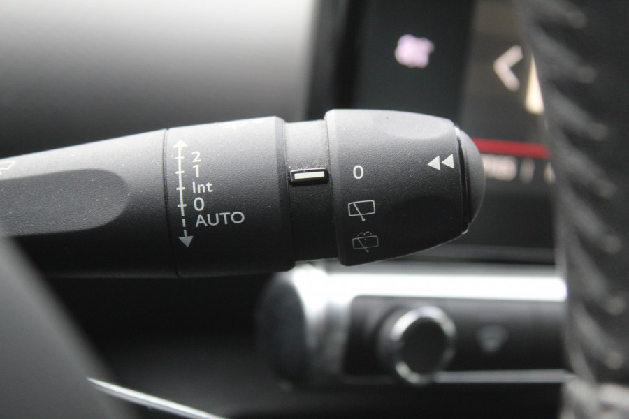 Citroën C4 Cactus 1.2 PureTech Business , 110pk , Dealer onderhouden Climate control , Bluetooth , Navigatie, Parkeersensoren achter LED Dag rijverlichting , Elek. ramen voor