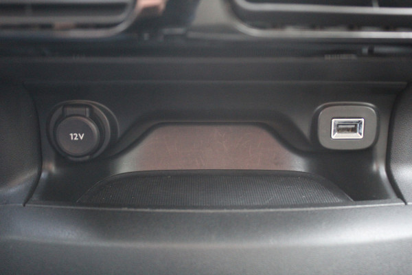 Citroën C4 Cactus 1.2 PureTech Business , 110pk , Dealer onderhouden Climate control , Bluetooth , Navigatie, Parkeersensoren achter LED Dag rijverlichting , Elek. ramen voor