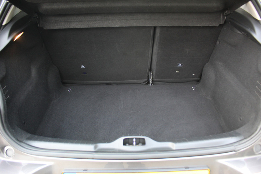 Citroën C4 Cactus 1.2 PureTech Business , 110pk , Dealer onderhouden Climate control , Bluetooth , Navigatie, Parkeersensoren achter LED Dag rijverlichting , Elek. ramen voor