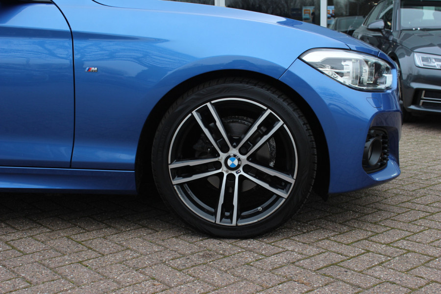 BMW 1-serie 118i Edition M Sport Shadow High Executive / Alcantara / Navigatie / Parkeerhulp V+A / 18'' / Stoelverwarming / Cruise Control