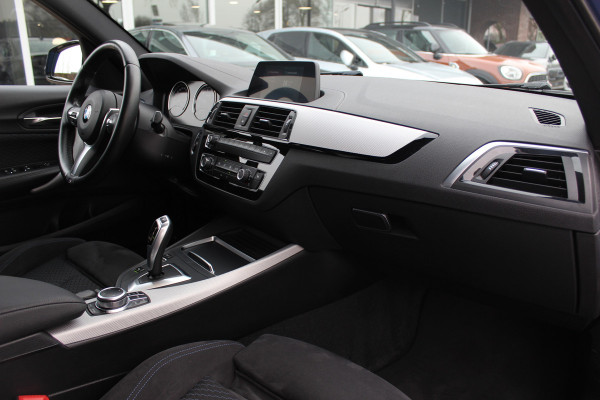 BMW 1-serie 118i Edition M Sport Shadow High Executive / Alcantara / Navigatie / Parkeerhulp V+A / 18'' / Stoelverwarming / Cruise Control