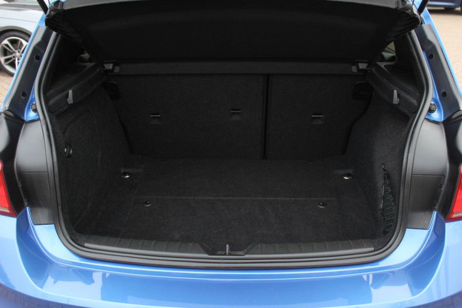 BMW 1-serie 118i Edition M Sport Shadow High Executive / Alcantara / Navigatie / Parkeerhulp V+A / 18'' / Stoelverwarming / Cruise Control