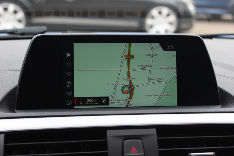 BMW 1-serie 118i Edition M Sport Shadow High Executive / Alcantara / Navigatie / Parkeerhulp V+A / 18'' / Stoelverwarming / Cruise Control