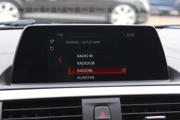 BMW 1-serie 118i Edition M Sport Shadow High Executive / Alcantara / Navigatie / Parkeerhulp V+A / 18'' / Stoelverwarming / Cruise Control