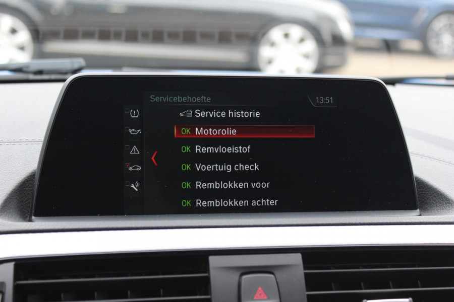 BMW 1-serie 118i Edition M Sport Shadow High Executive / Alcantara / Navigatie / Parkeerhulp V+A / 18'' / Stoelverwarming / Cruise Control