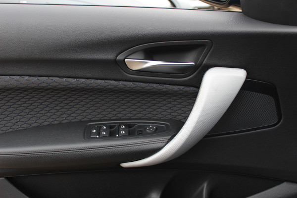 BMW 1-serie 118i Edition M Sport Shadow High Executive / Alcantara / Navigatie / Parkeerhulp V+A / 18'' / Stoelverwarming / Cruise Control