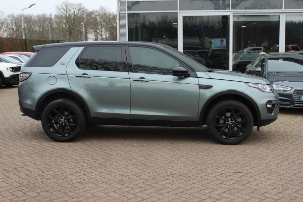 Land Rover Discovery Sport 2.0 TD4 Urban Series SE Dynamic / Trekhaak / Panoramadak / Camera / Leder / 19'' / Meridian / Navigatie / Stuur+Stoelverwarming / Cruise Control