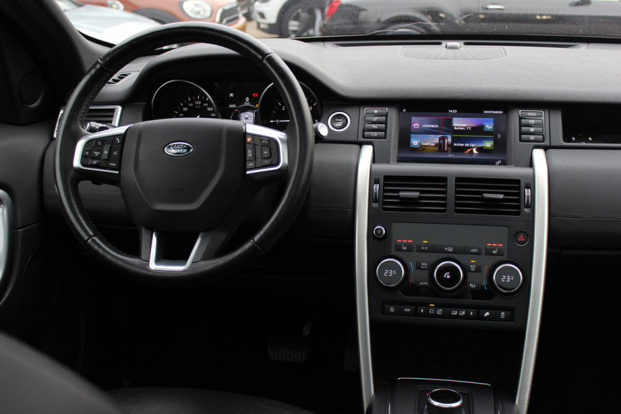 Land Rover Discovery Sport 2.0 TD4 Urban Series SE Dynamic / Trekhaak / Panoramadak / Camera / Leder / 19'' / Meridian / Navigatie / Stuur+Stoelverwarming / Cruise Control