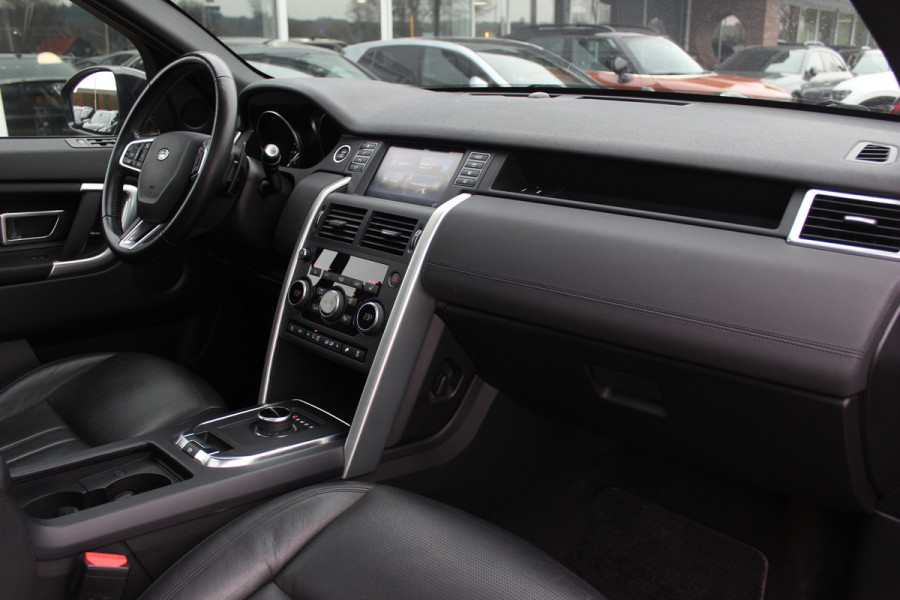 Land Rover Discovery Sport 2.0 TD4 Urban Series SE Dynamic / Trekhaak / Panoramadak / Camera / Leder / 19'' / Meridian / Navigatie / Stuur+Stoelverwarming / Cruise Control