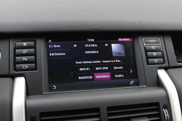 Land Rover Discovery Sport 2.0 TD4 Urban Series SE Dynamic / Trekhaak / Panoramadak / Camera / Leder / 19'' / Meridian / Navigatie / Stuur+Stoelverwarming / Cruise Control