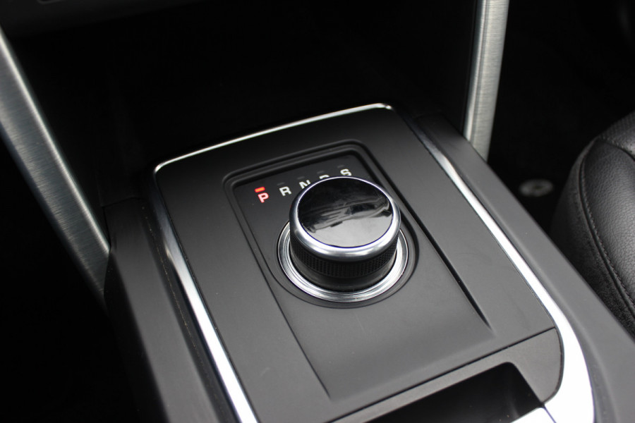 Land Rover Discovery Sport 2.0 TD4 Urban Series SE Dynamic / Trekhaak / Panoramadak / Camera / Leder / 19'' / Meridian / Navigatie / Stuur+Stoelverwarming / Cruise Control