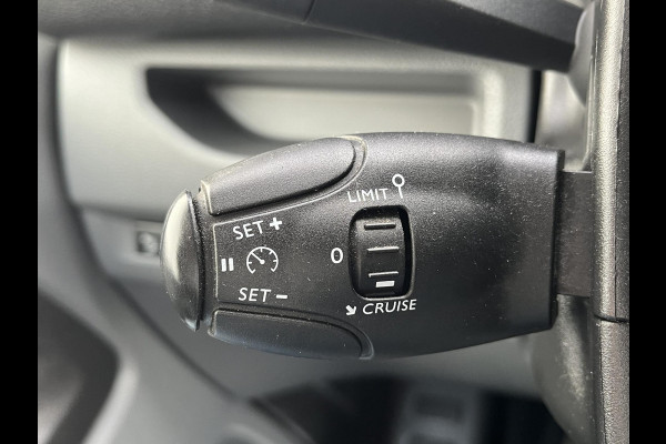 Peugeot Expert 1.5 BlueHDI 100 Premium*CRUISE*TEL*A/C*3PERS*