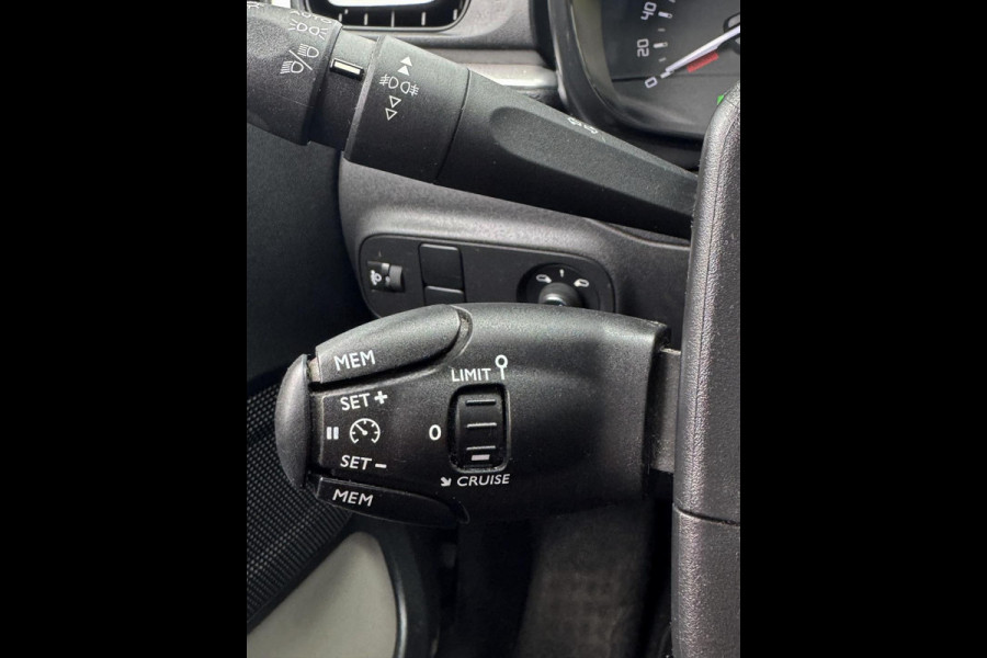 Citroën C3 1.2 PureTech Shine Pack - AUTOMAAT I Navigatie / Apple CarPlay I Airco I Sport velgen I PDC I