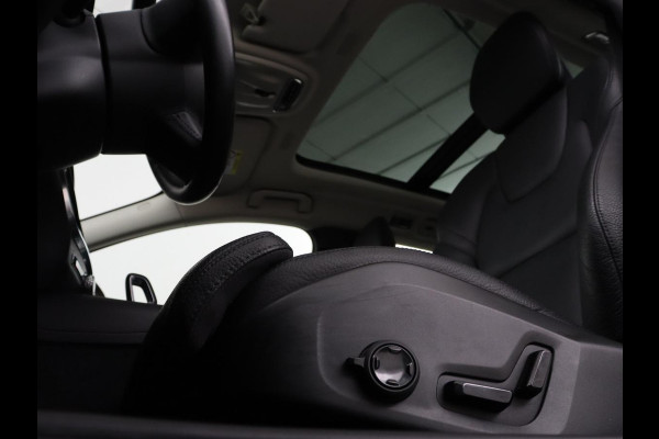 Volvo V60 2.0 T8 Recharge AWD Inscription | Panoramadak | Trekhaak | Stoel & stuurverwarming | Carplay | Harman/Kardon | Navigatie | Achterbankverwarming | Cruise control | PHEV | Plug In