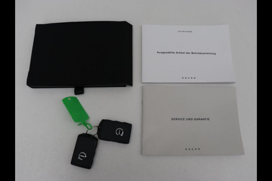 Volvo V60 2.0 T8 Recharge AWD Inscription | Panoramadak | Trekhaak | Stoel & stuurverwarming | Carplay | Harman/Kardon | Navigatie | Achterbankverwarming | Cruise control | PHEV | Plug In