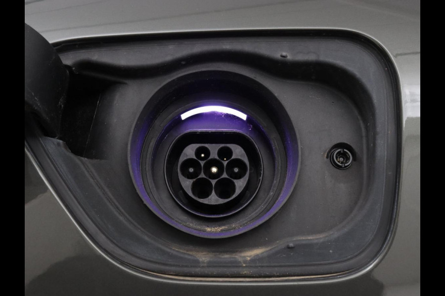 Volvo V60 2.0 T8 Recharge AWD Inscription | Panoramadak | Trekhaak | Stoel & stuurverwarming | Carplay | Harman/Kardon | Navigatie | Achterbankverwarming | Cruise control | PHEV | Plug In