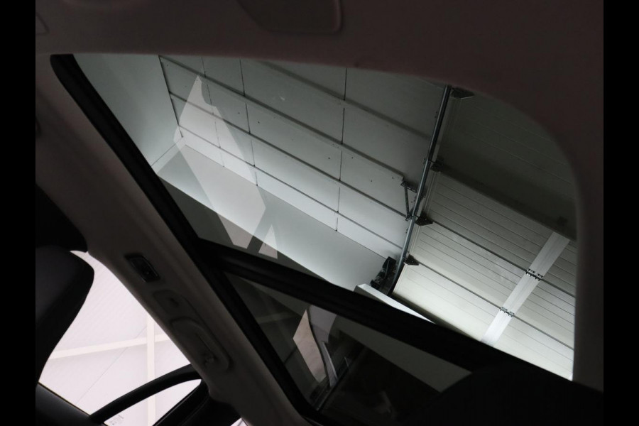 Volvo V60 2.0 T8 Recharge AWD Inscription | Panoramadak | Trekhaak | Stoel & stuurverwarming | Carplay | Harman/Kardon | Navigatie | Achterbankverwarming | Cruise control | PHEV | Plug In