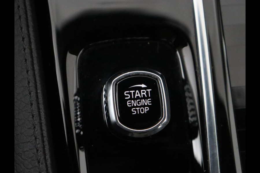 Volvo V60 2.0 T8 Recharge AWD Inscription | Panoramadak | Trekhaak | Stoel & stuurverwarming | Carplay | Harman/Kardon | Navigatie | Achterbankverwarming | Cruise control | PHEV | Plug In
