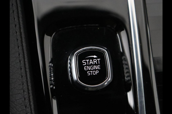 Volvo V60 2.0 T8 Recharge AWD Inscription | Panoramadak | Trekhaak | Stoel & stuurverwarming | Carplay | Harman/Kardon | Navigatie | Achterbankverwarming | Cruise control | PHEV | Plug In