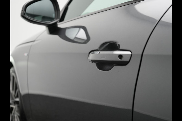 Audi A4 Avant 35 TFSI S Line 150pk Dealer O.H. | 2x S Line | Trekhaak Afn. | 19"L.M  | Sportstoelen Verwarmd | Virtual Cockpit | Sfeerverlichting | Matrix LED | Keyless | Apple Carplay | Navigatie | DAB |